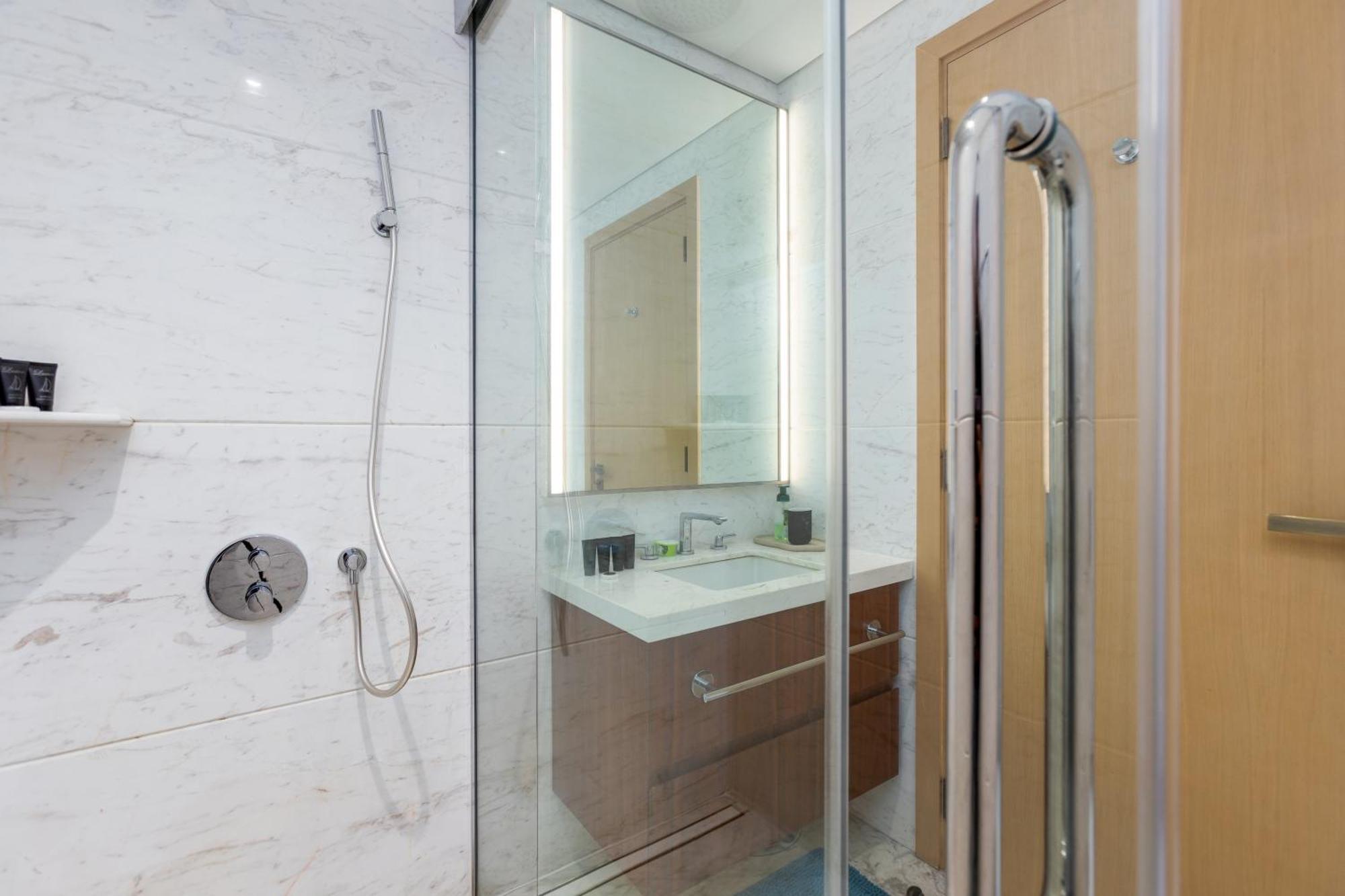 Modern 1Br Apartment, High Floor, Near Dubai Mall Екстериор снимка